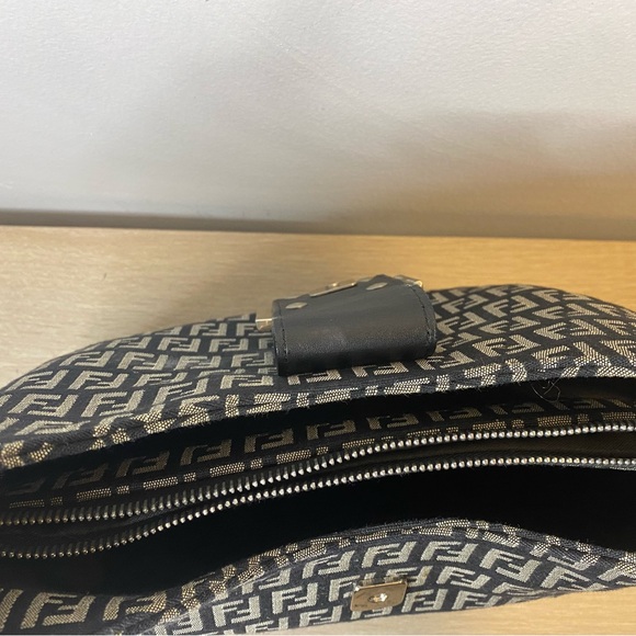 FENDI MONOGRAM BAGUETTE CLOTH HANDBAG 💯Authentic! - Picture 5 of 8